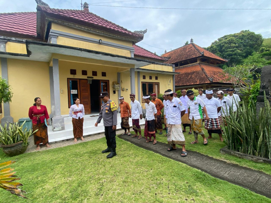 MEMPERINGATI HARI DESA